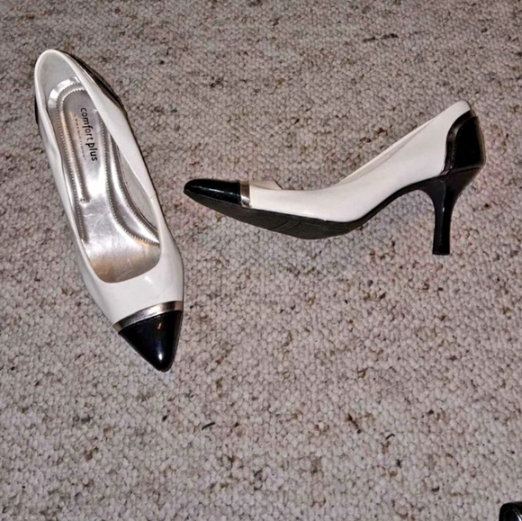 Heels - Picture 3 of 4